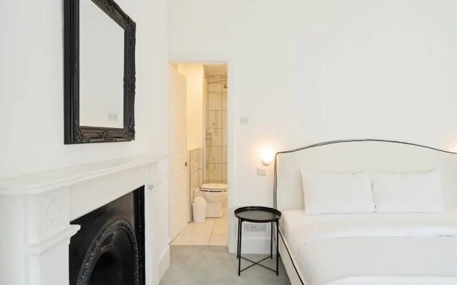 Sophisticated 2-bed, 2-bath apt in Chelsea