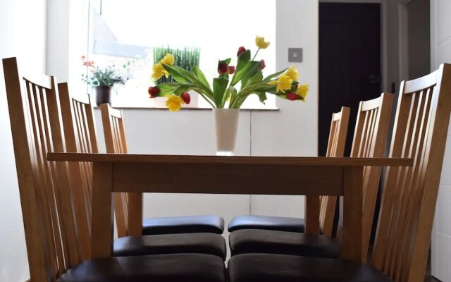 2 Bedroom House In Clapham