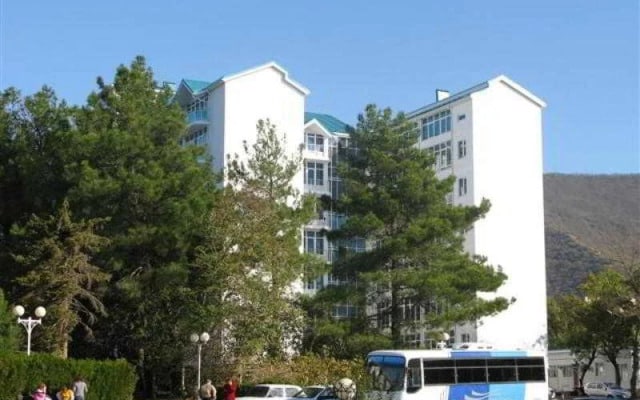Компасс Отель Кристалл