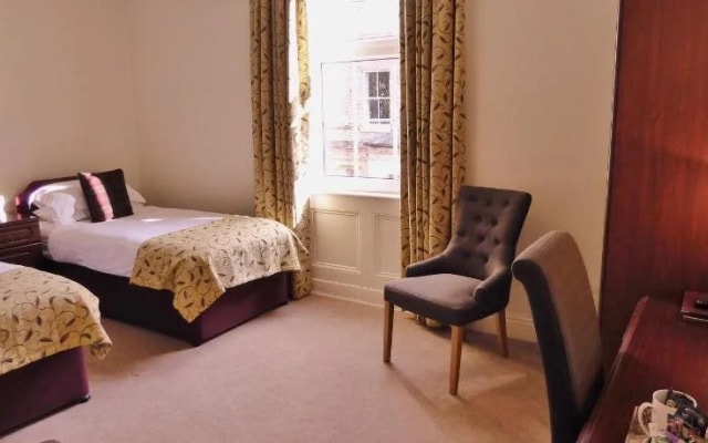 Alhambra Court Hotel