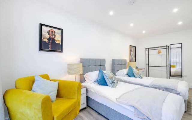 Luxury 1 & 2 bed Apartment free parking