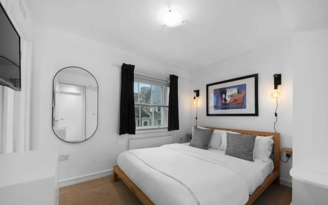 King's Cross Penthouse by MoreThanStays