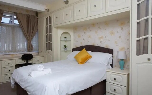Stunning Spacious Bungalow With Ample Parking