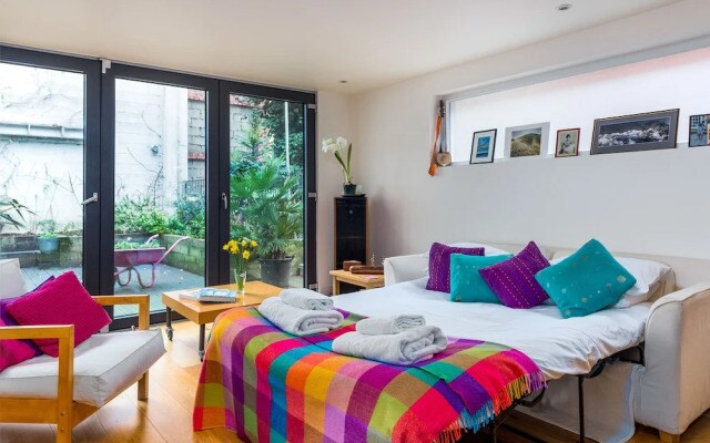 Charming Hackney Apartment with Garden