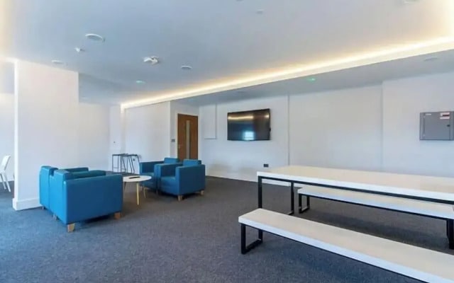 Student Only Modern Studio Apartment at Seven Sisters Near Tottenham Hotspur Stadium