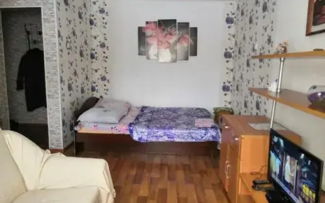 Desyatinnaya 4 Apartment