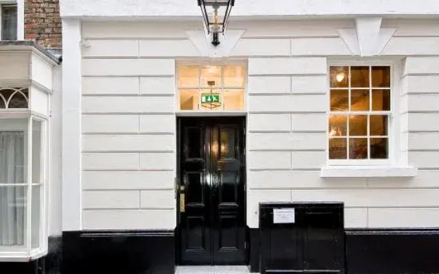 Eldon Chambers Pod 2 by City Living London