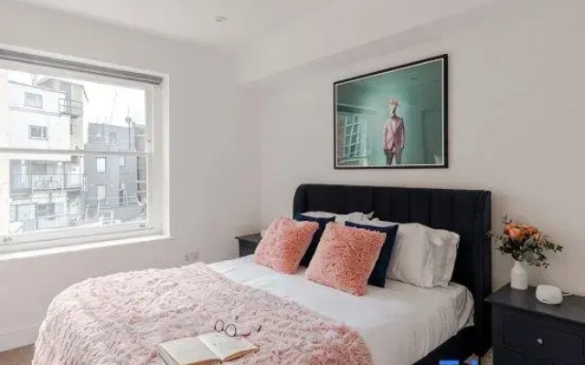 The Foley Residence III - Fitzrovia - by Frankie