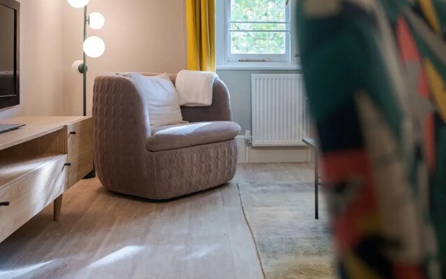 Beautiful Flat by Hyde Park PS7