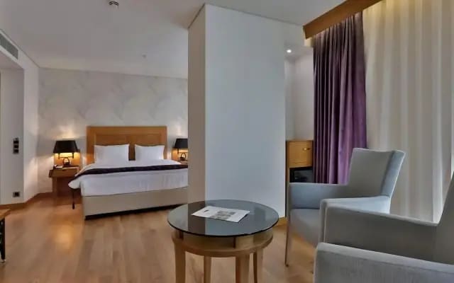 Queen Hotel & Spa