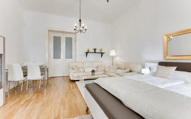 Diamond Riverside Apartment in the Heart of Prague