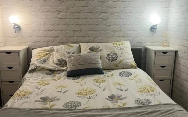 Stunning One Bed Modern & Contemporary Chalet
