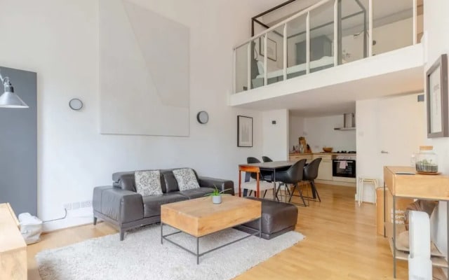 Chic 1BD Maisonette W/hot Tub, King's Cross!