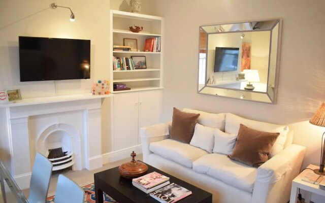 2 Bedroom Flat in Battersea Sleeps 4