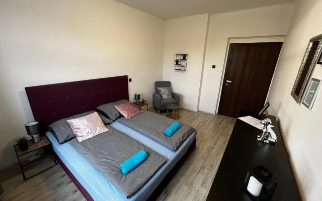 Large 3 bedroom apartment with billiard and view