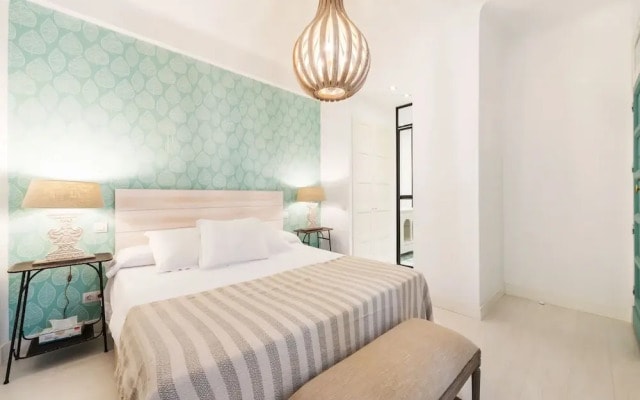 2 Bd Apartment Exclusive Location in Golden Mile. Velazquez II