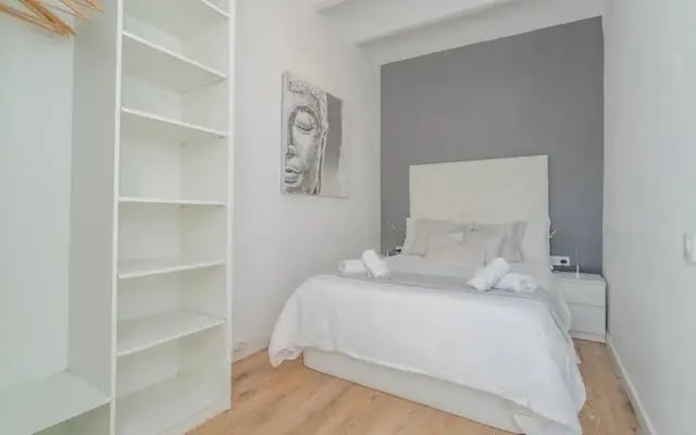 Fira POP 2 Modern Balcony by Myrentalhost