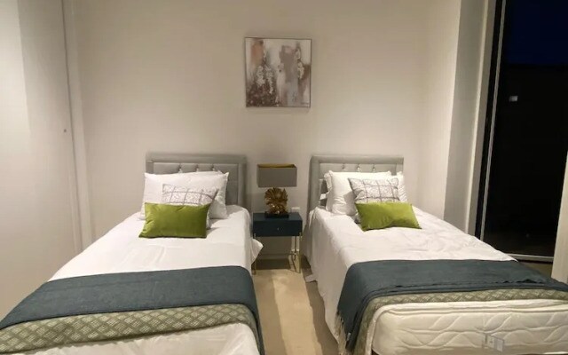 Marvelous 3 Bed Penthouse in Kewbridge