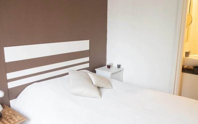 Beautiful Charming and Bright apt Near Paris