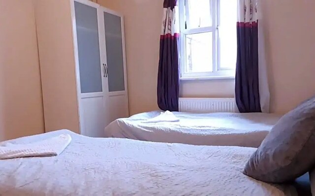 StayEasy B&B in Trendy Heart of London