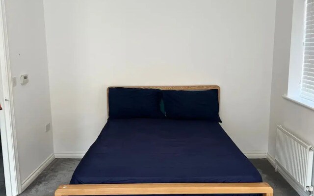 House - Sleeps 5, Private Parking & Pets Allowed