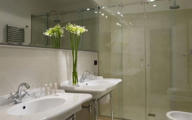 Gens Luxury Suites