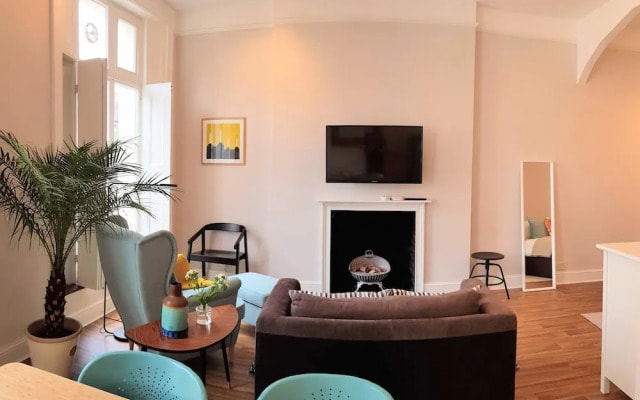 Spacious Loft With Balcony in Central London