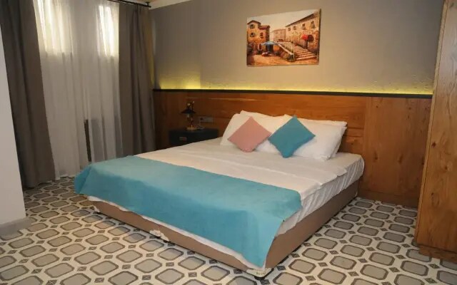 El Gusto Hotel