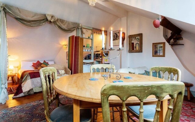 Veeve - The Attic Studio