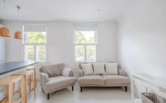 Airy 2 Bedroom Apartment Next to Clapham Common