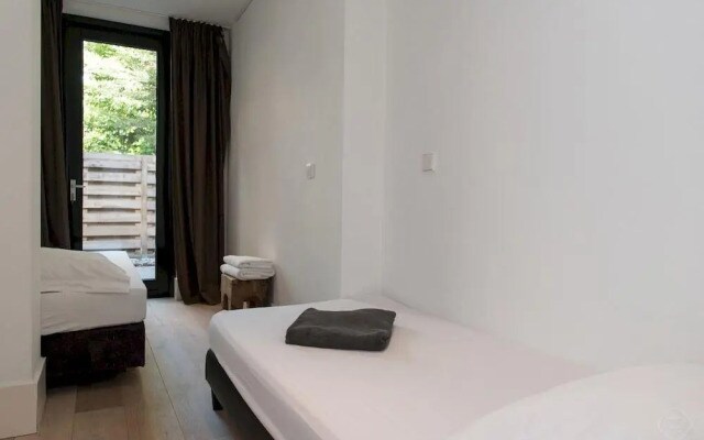 Lionel Apartments