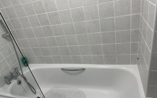 Stylish 1BR Apt w/ Fireplace & High-speed Wifi