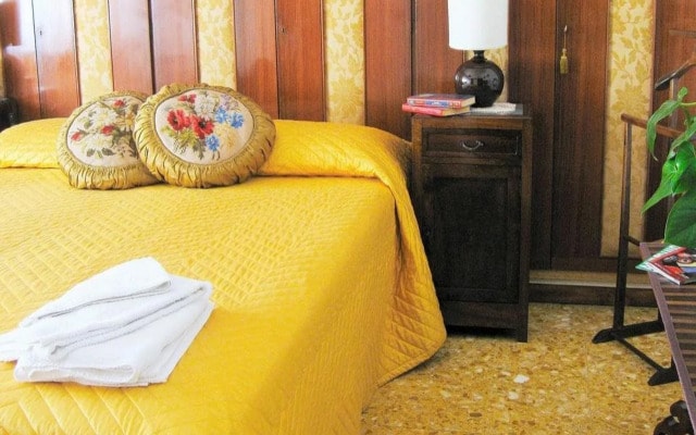 Romulus Rex Bed And Breakfast