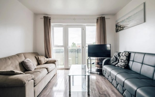 Lloyd St Apartment