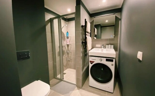 Albatross Mini - 2 Room Seaside Air-conditioned Apartment with Balcony