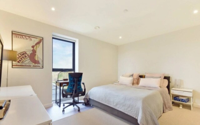Lovely Luminous 3 Bed Flat, With Secure Ev Parkng
