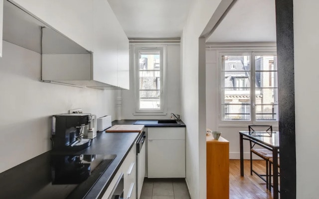 Design apartment with terrace by Weekome