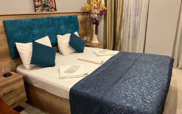 Destinia Pera Suites