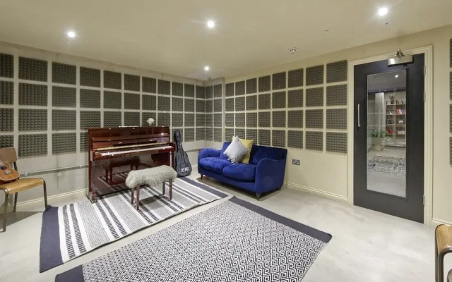 Bright Student Studio in Hammersmith