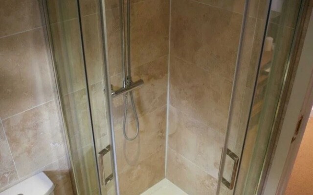 Inviting & Secluded 1BD House w/ Patio - Peckham!