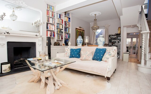 Stunning Luxurious Modern 3 Storey House in Fulham