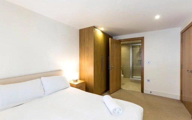 Modern 2 Bed 2 Bath Apartment Hyde Park