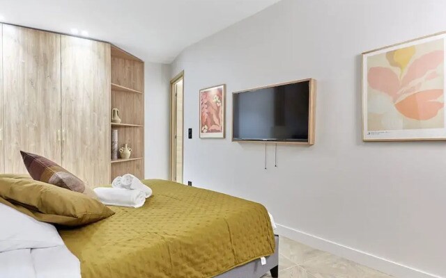 Superb Apartment Center of Paris Montmartre