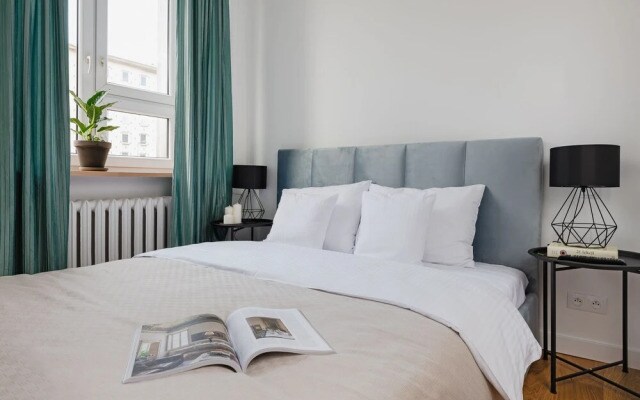 oompH Warsaw Central Supreme Apartment
