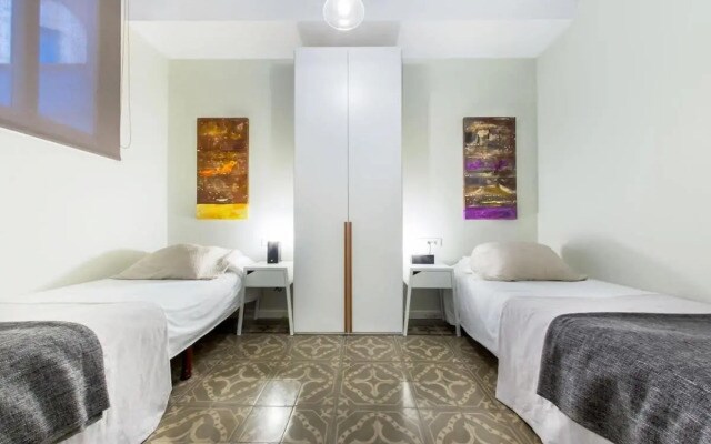 4bedroom apartment with a balcony in Las Ramblas 1 2