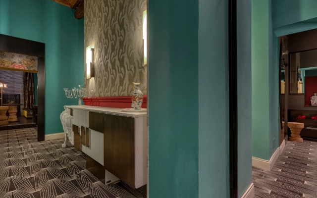 Three Rooms in Spanish Steps