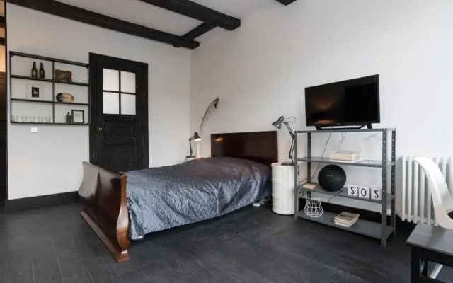 The Black Canal view private studio