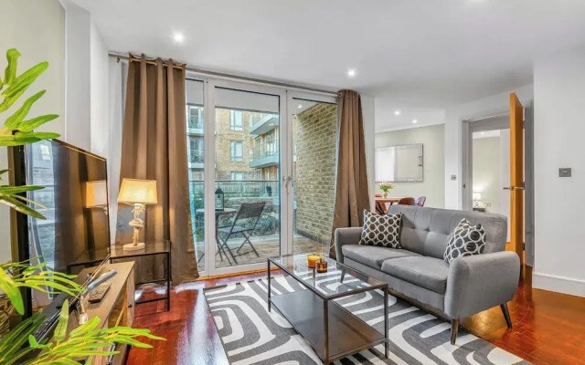 Two Bedroom Apartment in Limehouse