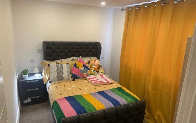 1 Bed Flat - Sleeps 2 - Pets - Garden - Parking