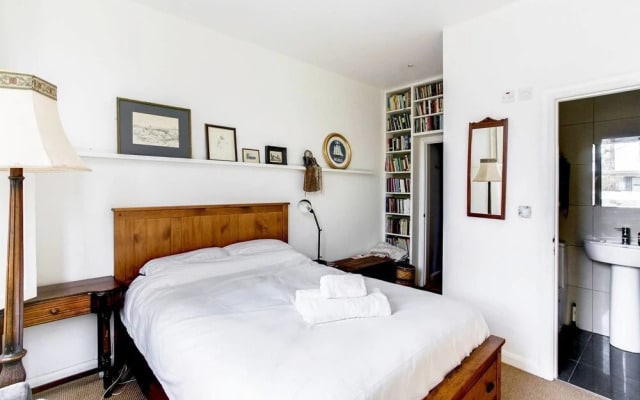 Bright 3 Bedroom Trendy Home by Hampstead